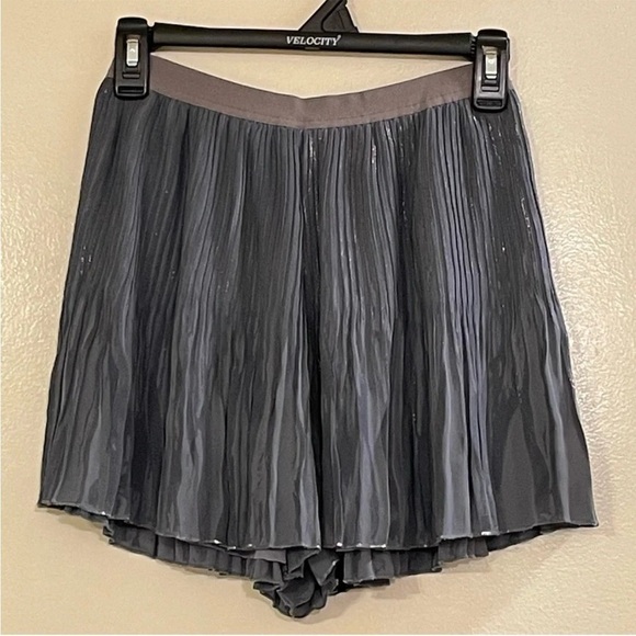 Free People Crinkle Pleated Gunmetal Foil Skort Sz M - Picture 5 of 7